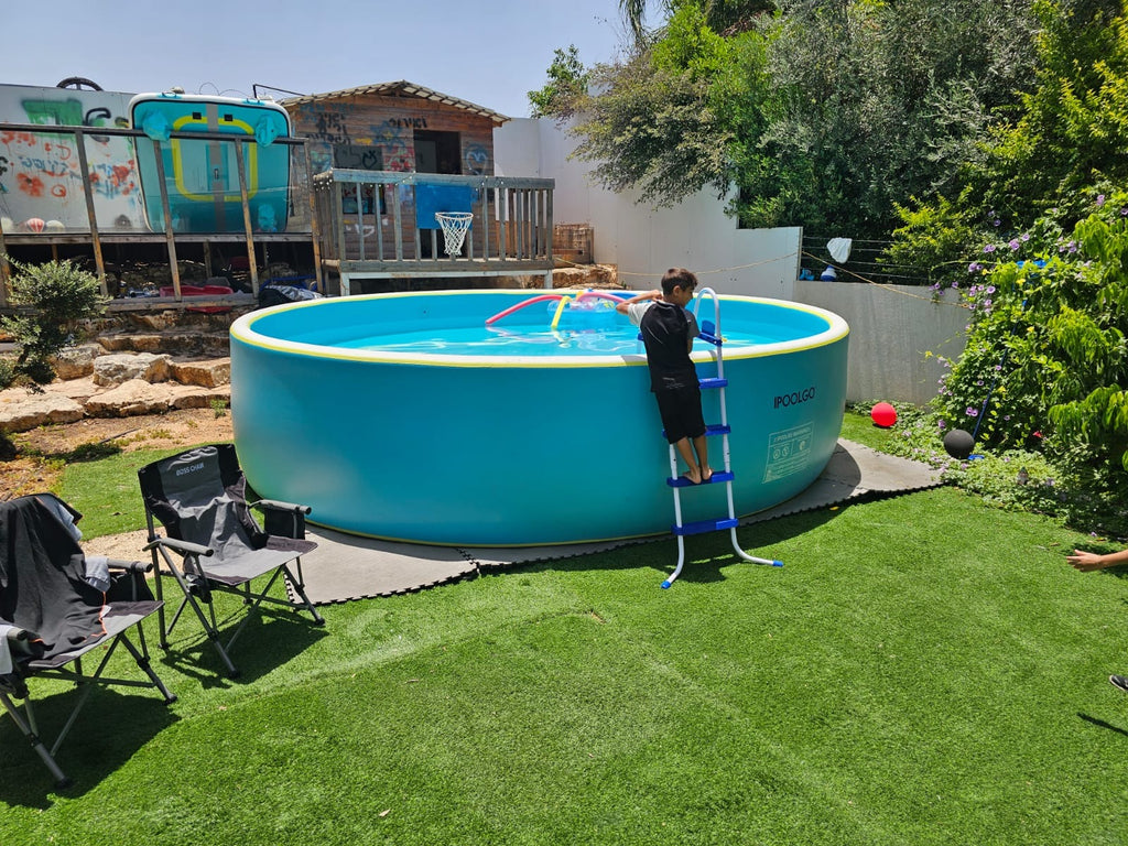 Drop stitch pool in a backyard